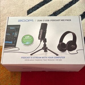 Zoom Black USB Podcast Microphone Kit for Computers